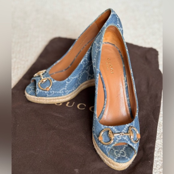 Gucci wedge shoes denim. Worn 3 times. Like new with dust bag. Size is 35. - Picture 5 of 6